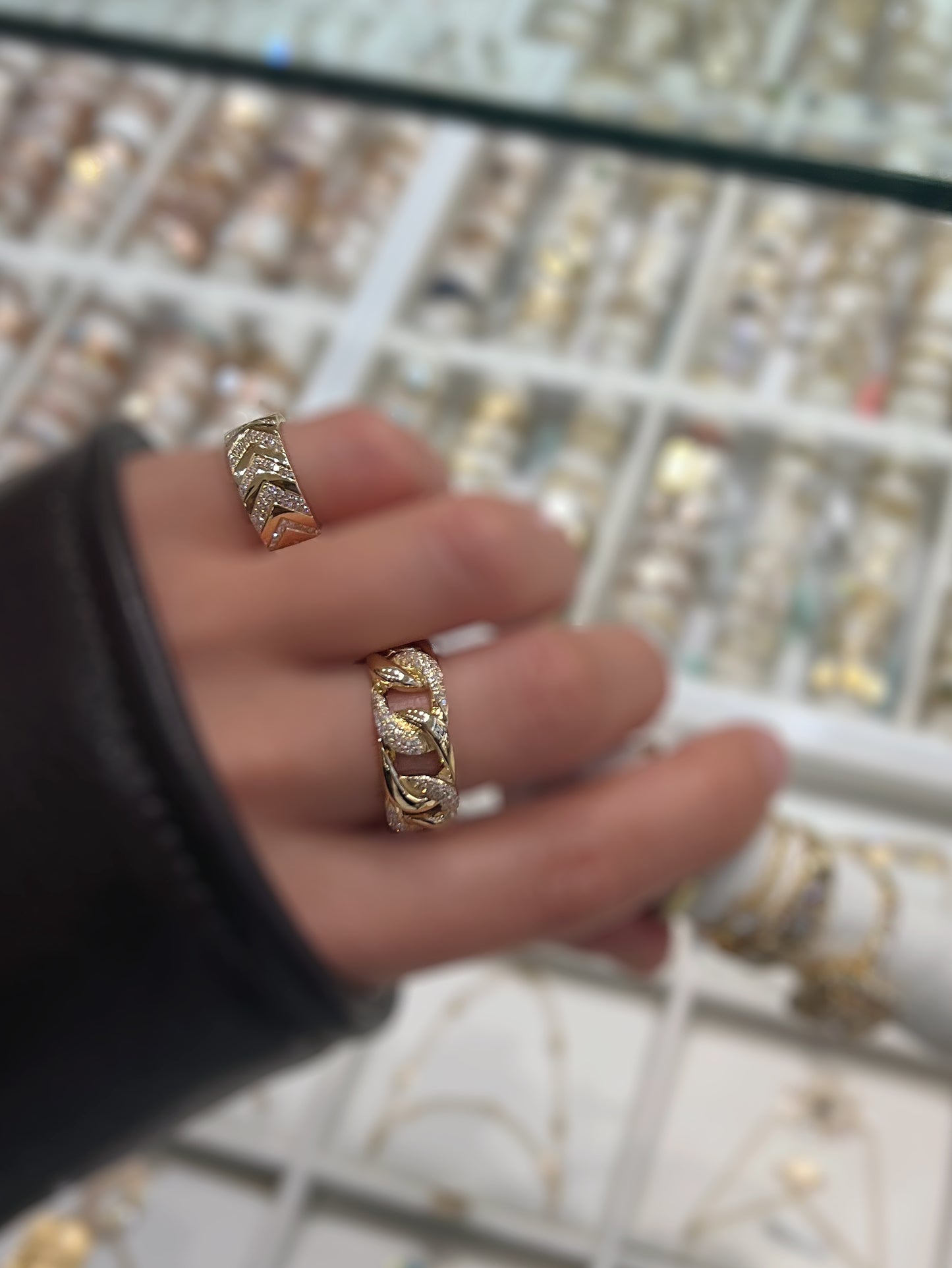 Vic Pinky Ring